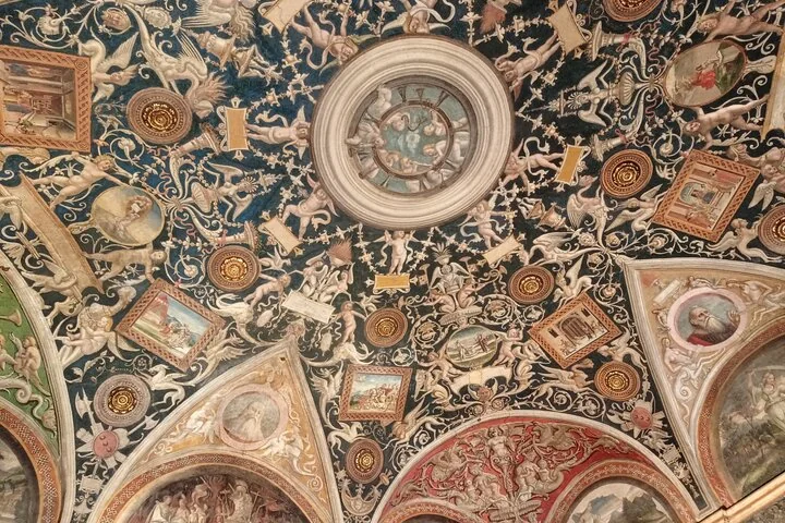 Un soffitto rinascimentale a Parma dipinto con grottesche e medaglioni